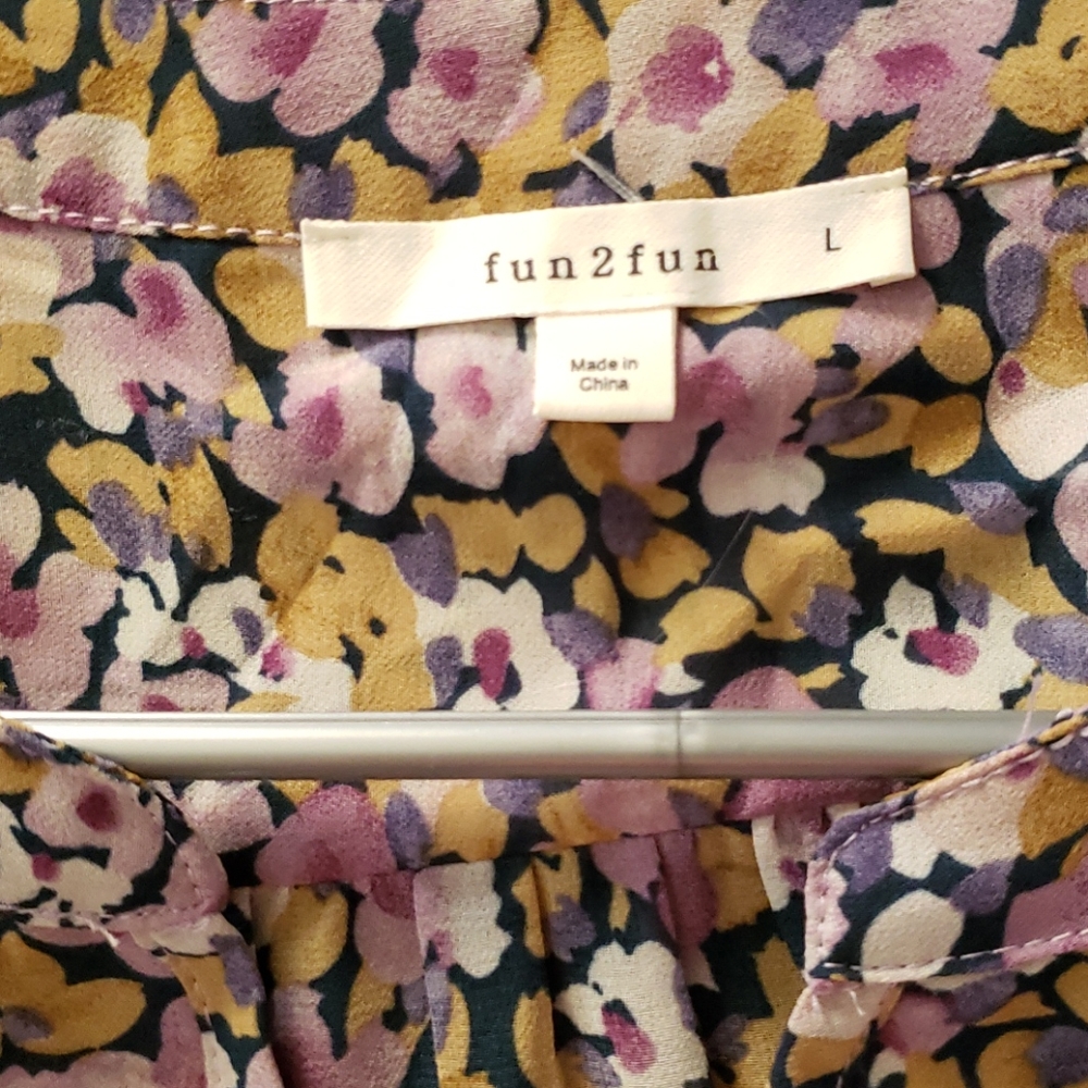 Sleeveless blouse, capri pants